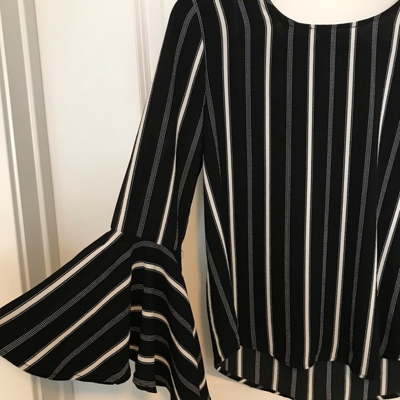 Brand new black and white bell sleeve top NWT - Picture 2 of 2